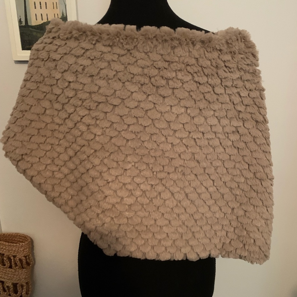 Shawl - Picture 4 of 5